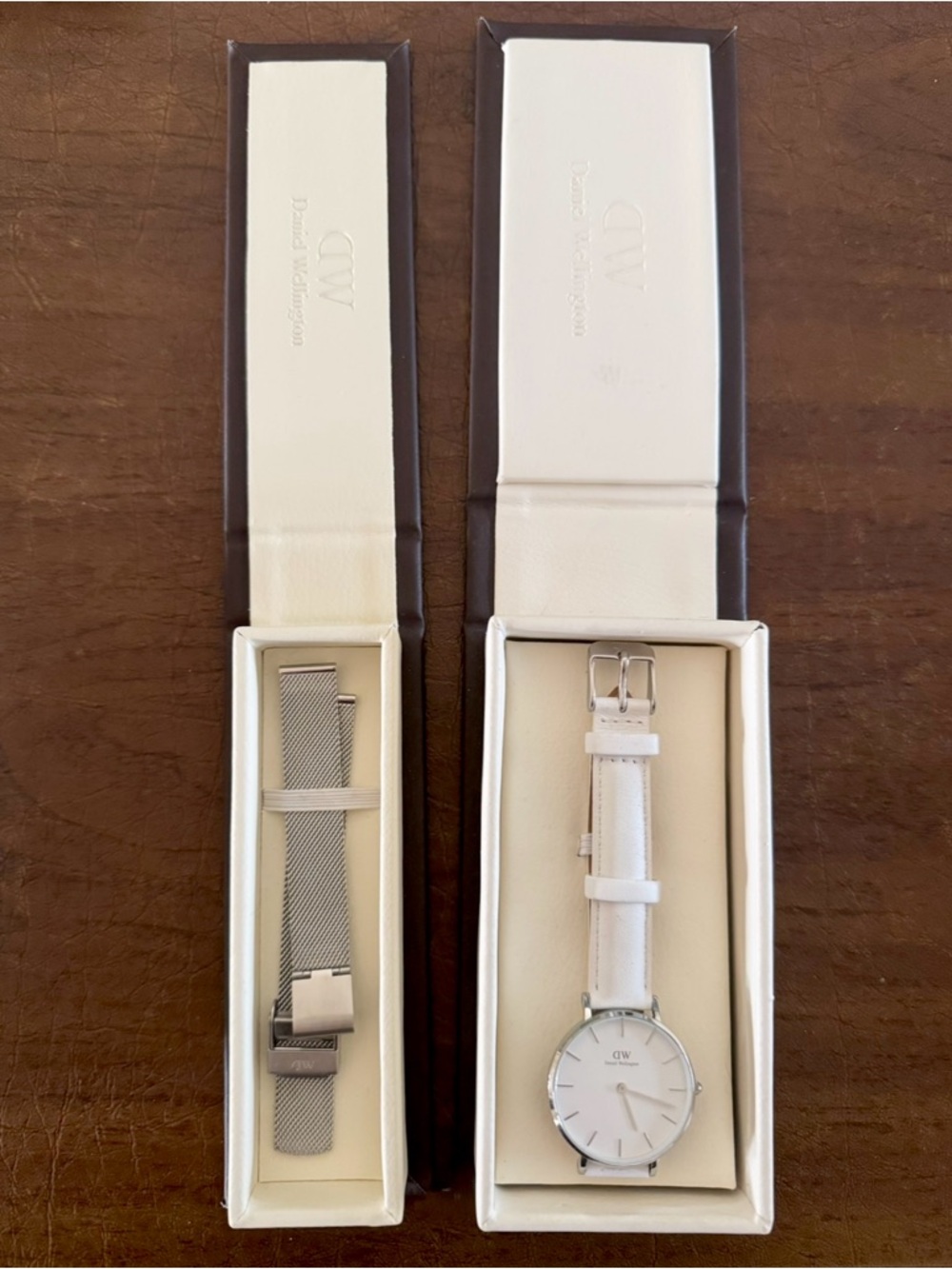 NWT 2 straps Daniel Wellington watch comes with 2 straps - white leather/silver